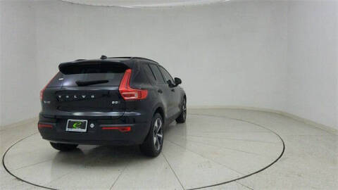 2024 Volvo XC40 B5 Plus Dark Theme