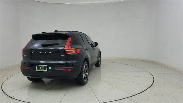 2024 Volvo XC40 B5 Plus Dark Theme