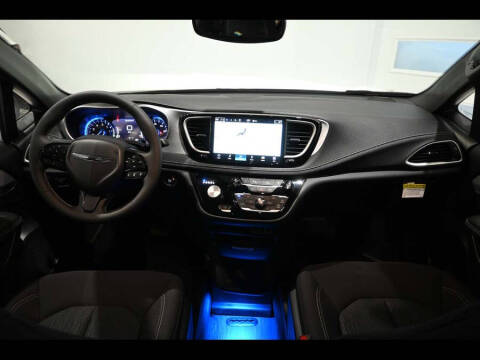 2024 Chrysler Pacifica Touring
