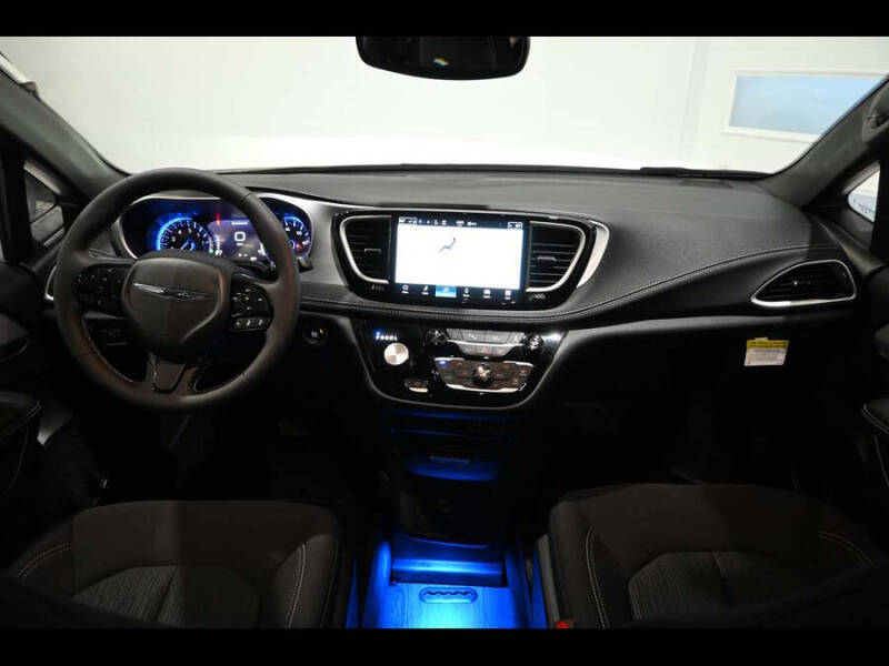 2024 Chrysler Pacifica Touring