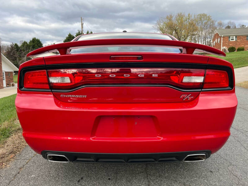 2011 Dodge Charger R/T photo 9