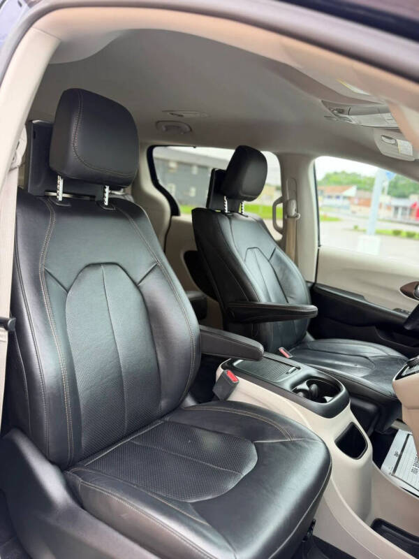 2017 Chrysler Pacifica Touring-L Plus