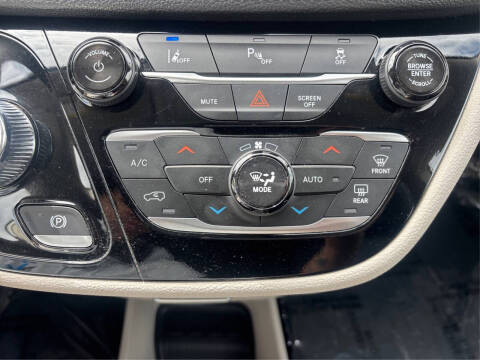 2024 Chrysler Pacifica Plug-In Hybrid Select