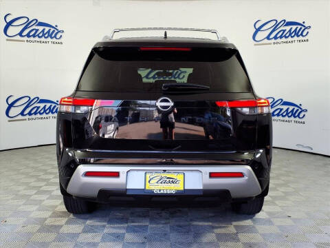 2023 Nissan Pathfinder SL