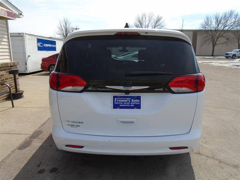 2022 Chrysler Voyager LX