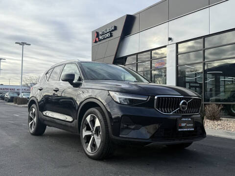 2025 Volvo XC40 B5 Plus Bright Theme