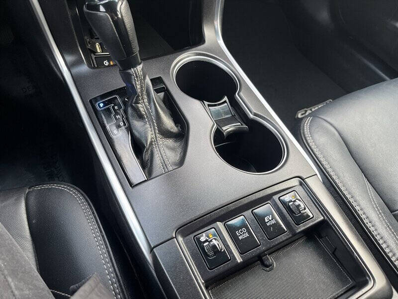 2017 Toyota Camry Hybrid XLE