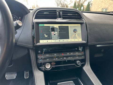 2019 Jaguar F-PACE S