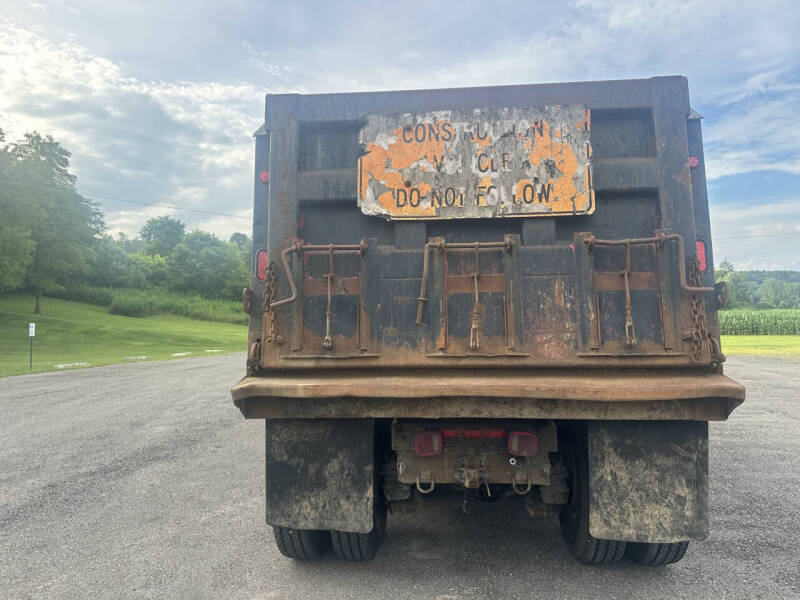 2002 Mack glider