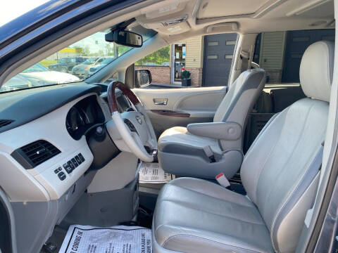 2013 Toyota Sienna XLE Mobility 7-Passenger