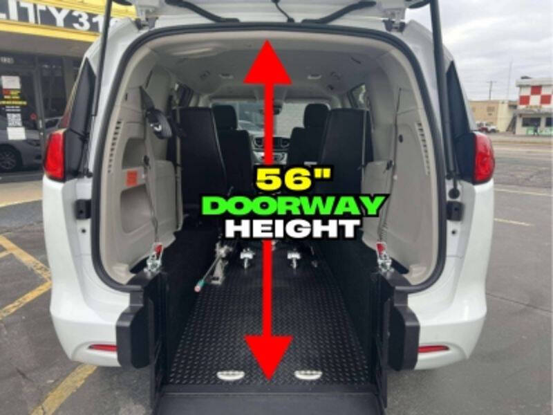 2024 Chrysler Voyager LX