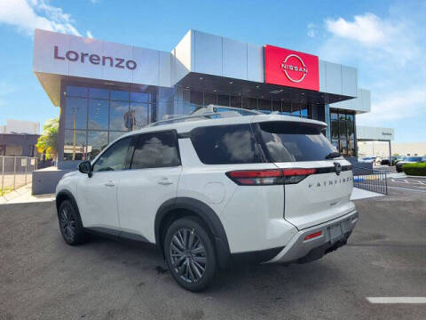 2025 Nissan Pathfinder SL