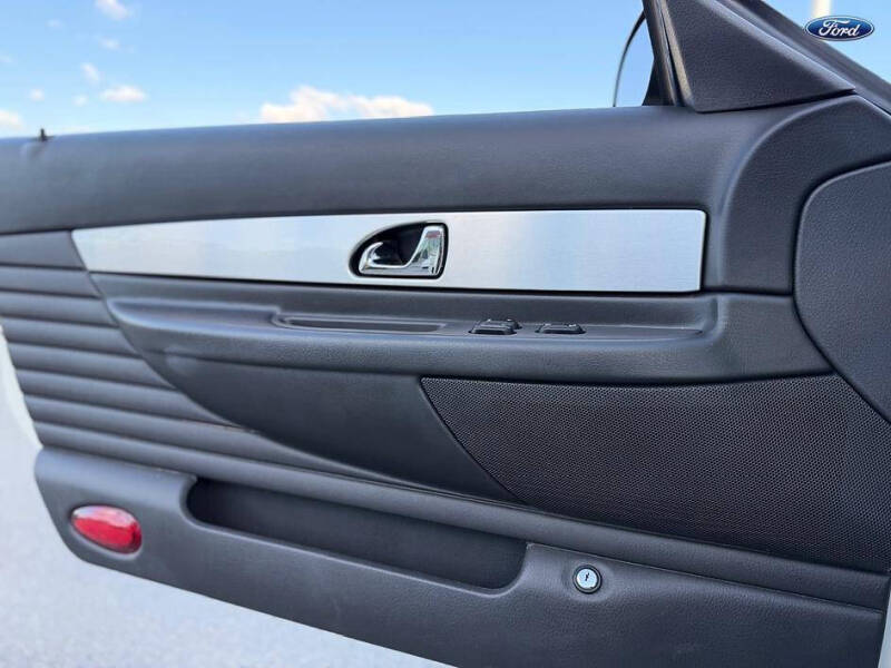 2002 Ford Thunderbird Deluxe