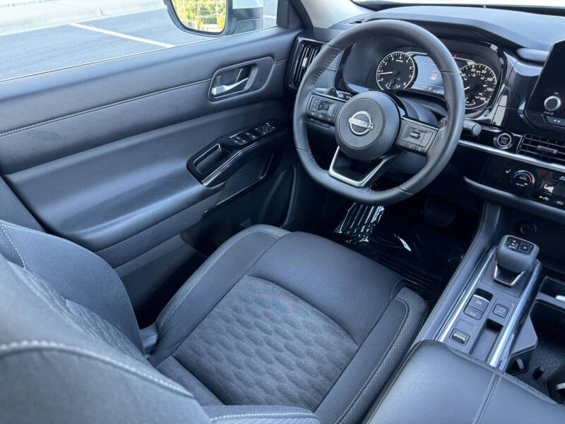 2022 Nissan Pathfinder SV
