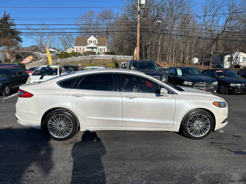 2014 Ford Fusion SE photo 4