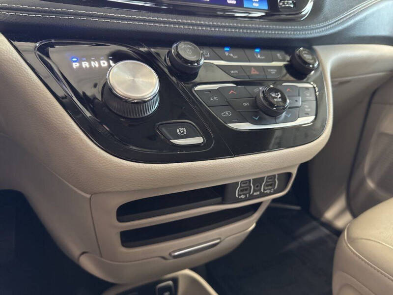 2021 Chrysler Pacifica Touring L