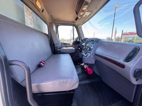 2017 Freightliner M2 106
