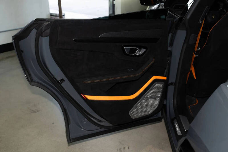 2024 Lamborghini Urus Performante