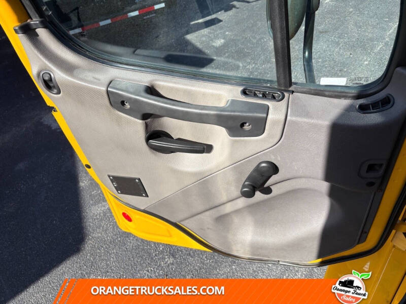 2019 Freightliner M2 106