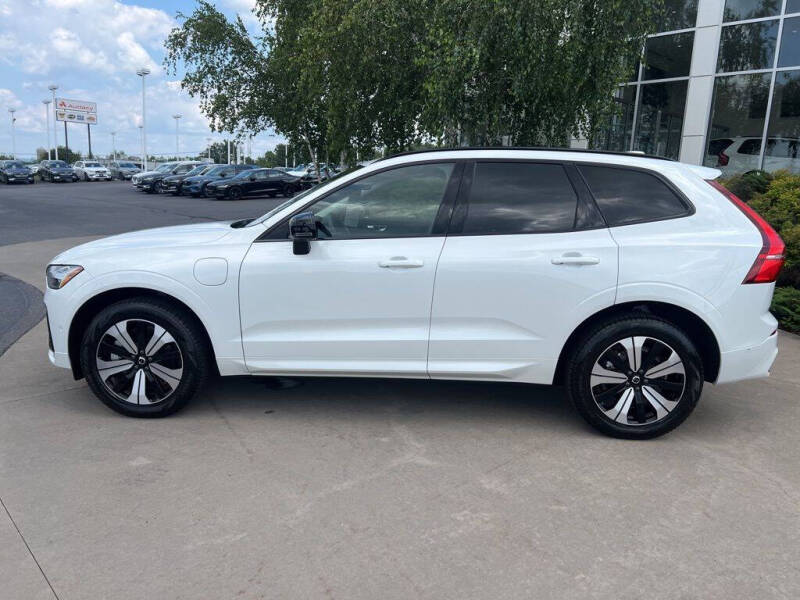 2025 Volvo XC60 T8 Plus Dark Theme