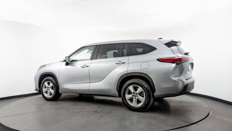 2023 Toyota Highlander LE