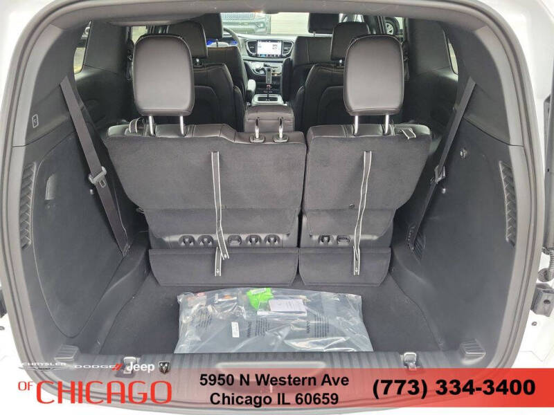2026 Chrysler Pacifica Select