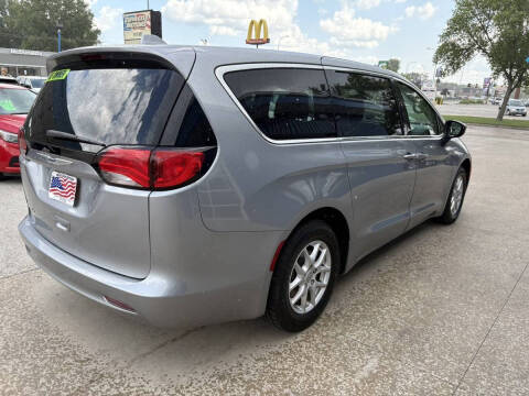 2020 Chrysler Voyager LX
