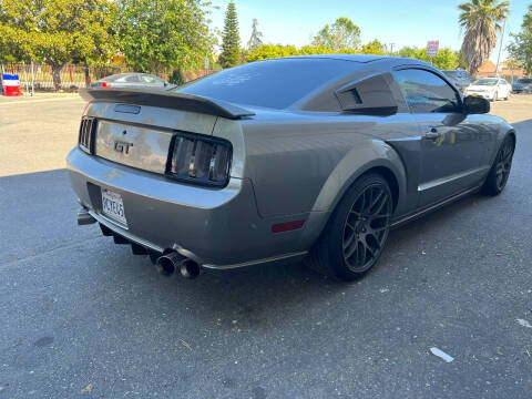 2005 Ford Mustang GT Premium