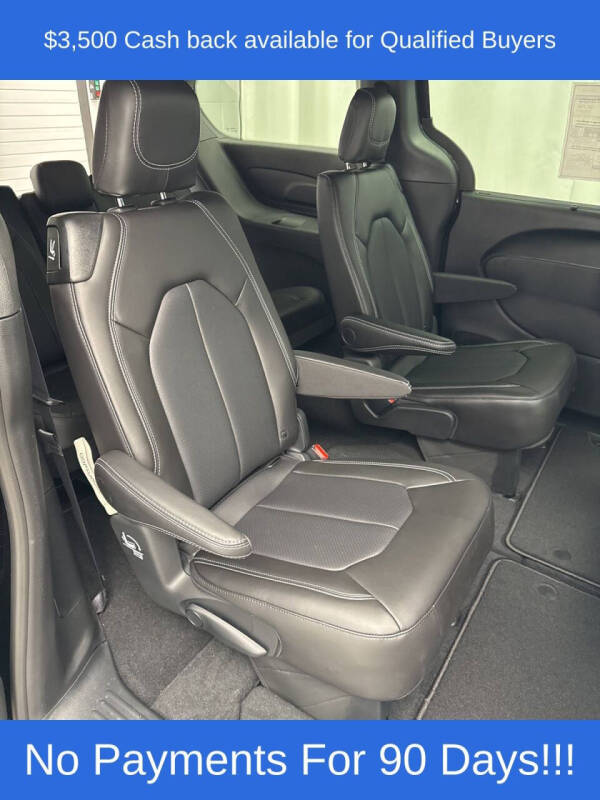 2026 Chrysler Pacifica Select