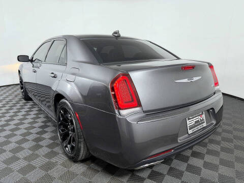 2017 Chrysler 300