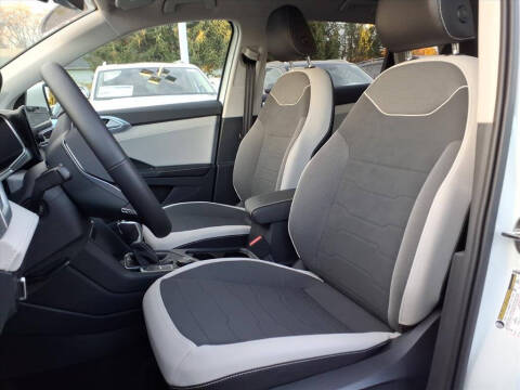 2025 Volkswagen Taos SE 4Motion