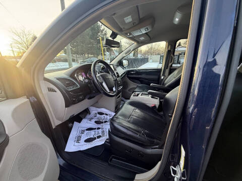 2013 Chrysler Town and Country Touring-L