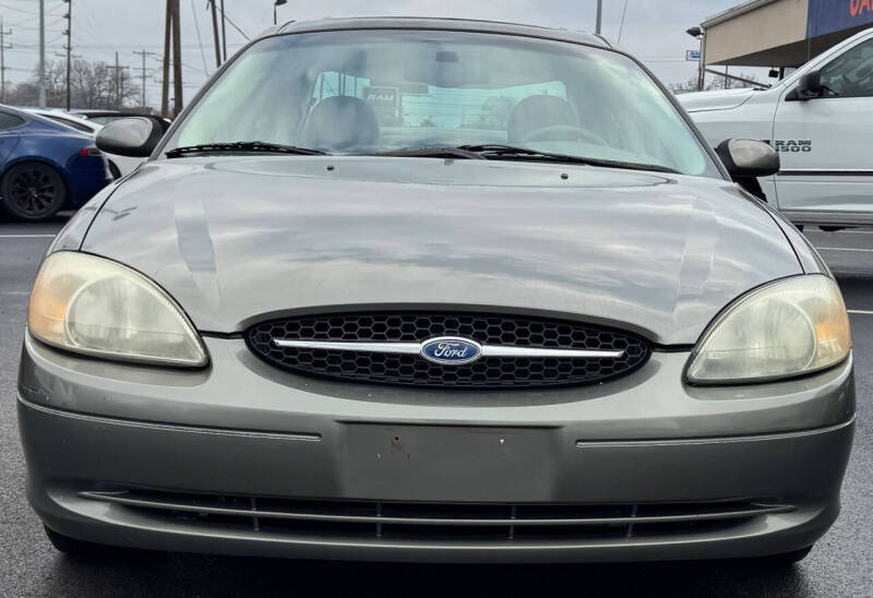 2003 Ford Taurus