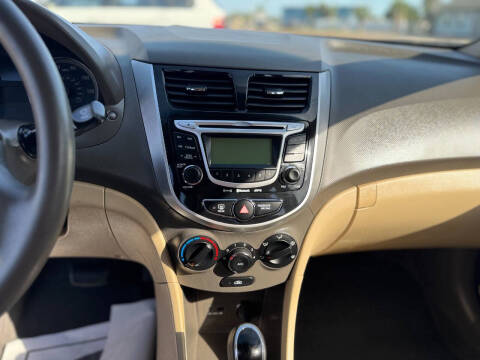 2012 Hyundai Accent GLS