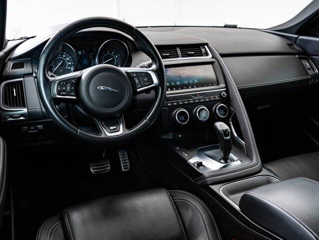 2019 Jaguar E-PACE P300 R-Dynamic SE