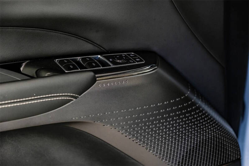 2024 Cadillac LYRIQ Luxury 1