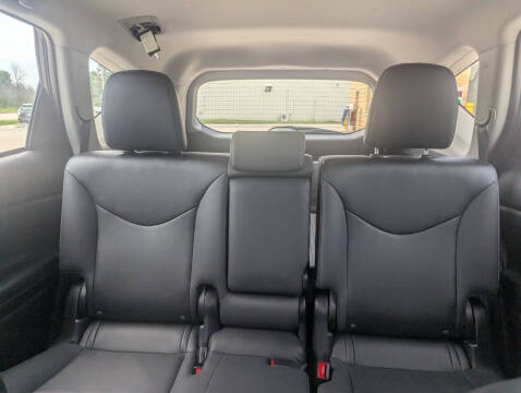 2017 Toyota Prius v Four