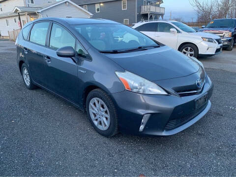 2013 Toyota Prius v Three