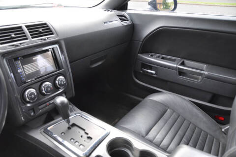 2013 Dodge Challenger SXT Plus
