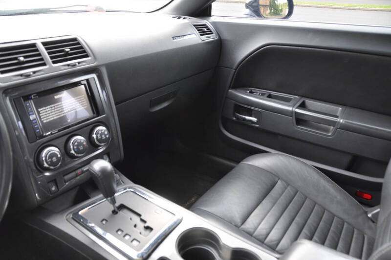 2013 Dodge Challenger SXT Plus