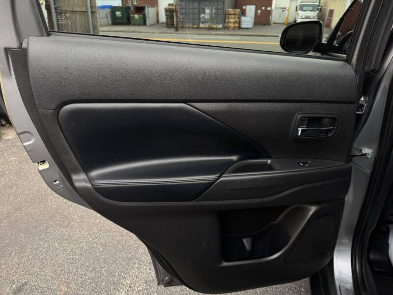 2019 Mitsubishi Outlander SE