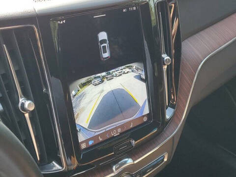 2023 Volvo XC60 B5 Plus Dark Theme