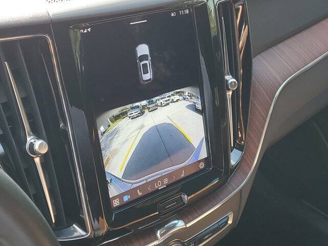 2023 Volvo XC60 B5 Plus Dark Theme