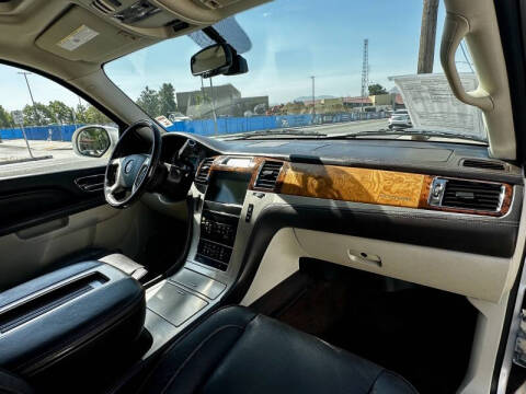 2012 Cadillac Escalade Platinum Edition
