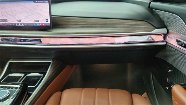 2023 BMW 7 Series 740i