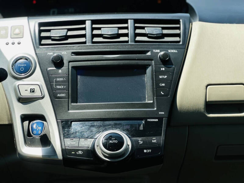 2013 Toyota Prius v Two