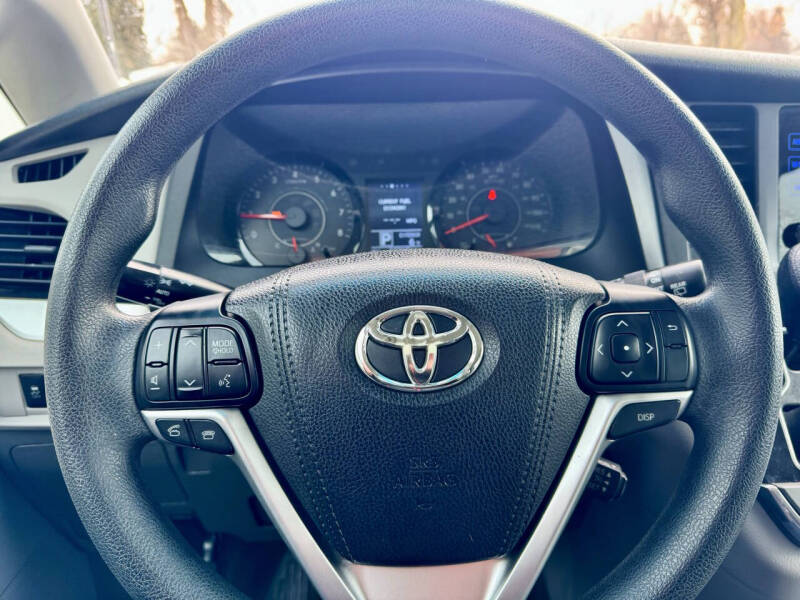 2017 Toyota Sienna L 7-Passenger