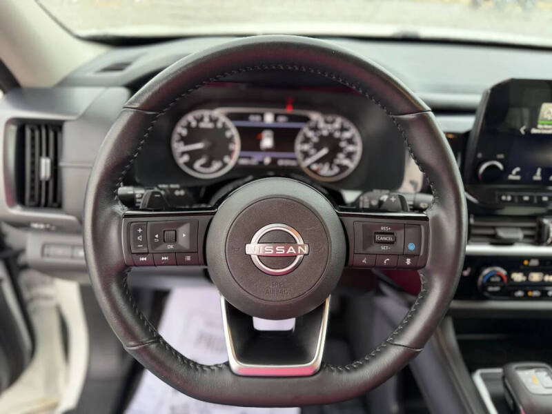 2023 Nissan Pathfinder SL