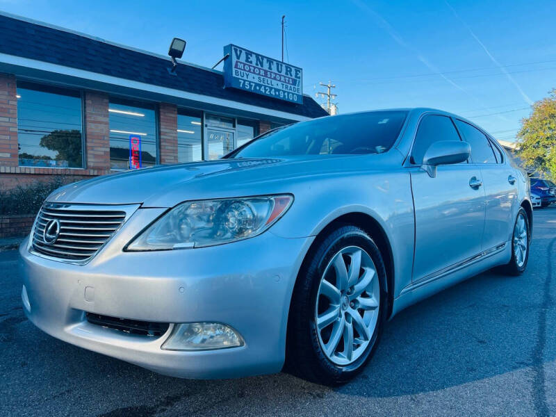 Lexus LS's photo