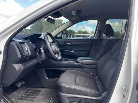 2022 Nissan Pathfinder SV